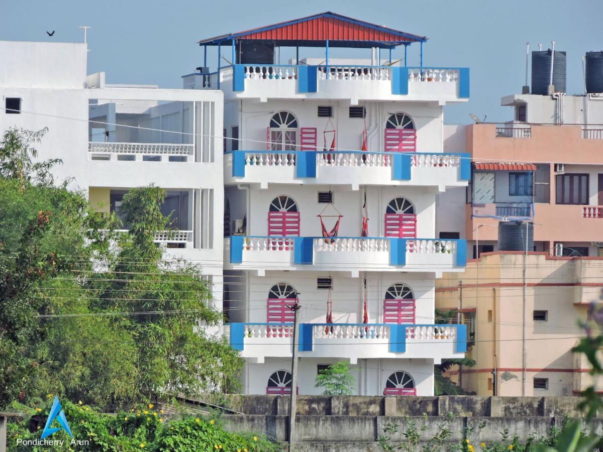 Holi-Wood Guesthouse Pondicherry Exterior foto