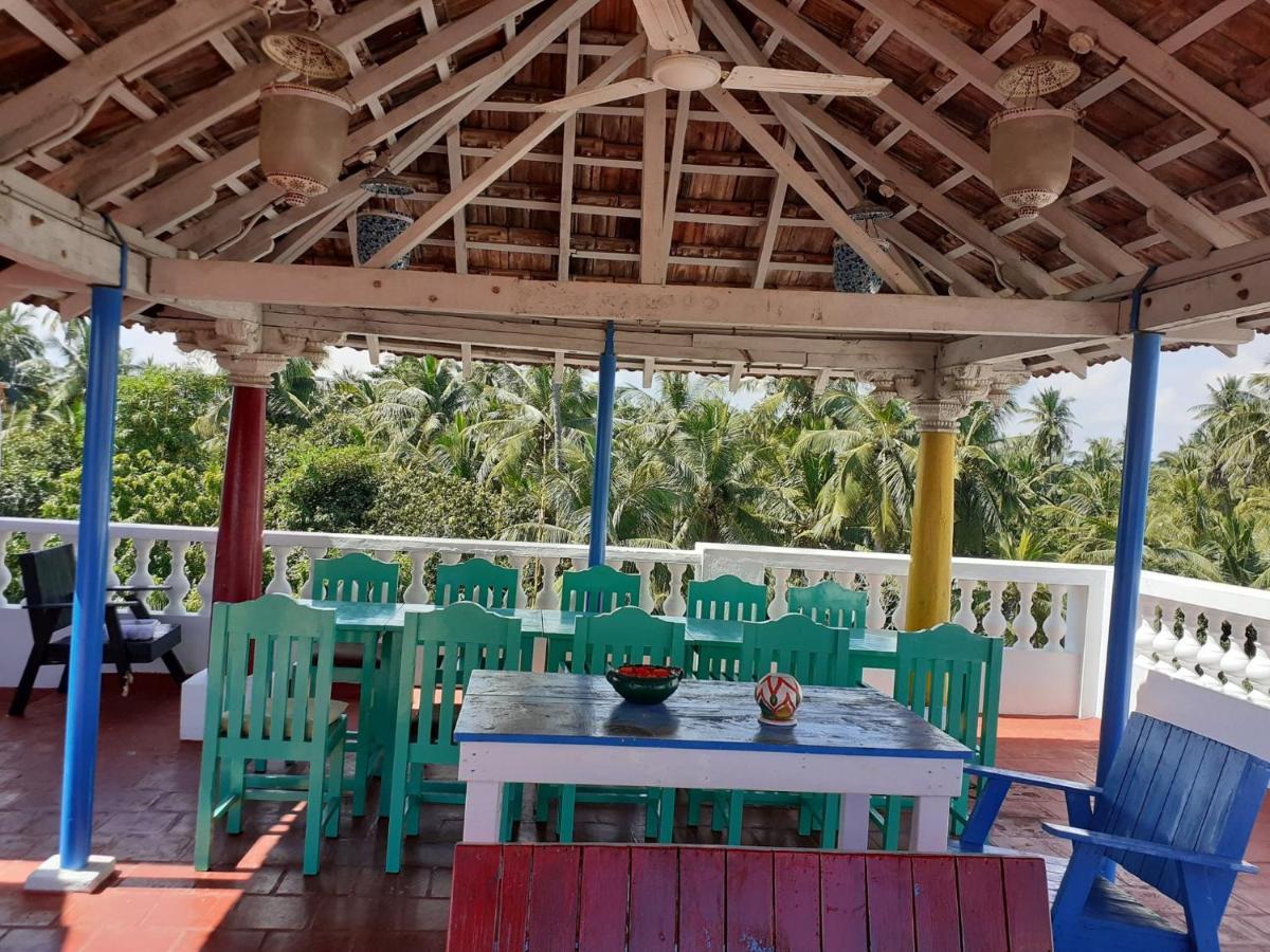 Holi-Wood Guesthouse Pondicherry Exterior foto