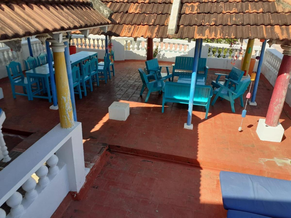 Holi-Wood Guesthouse Pondicherry Exterior foto