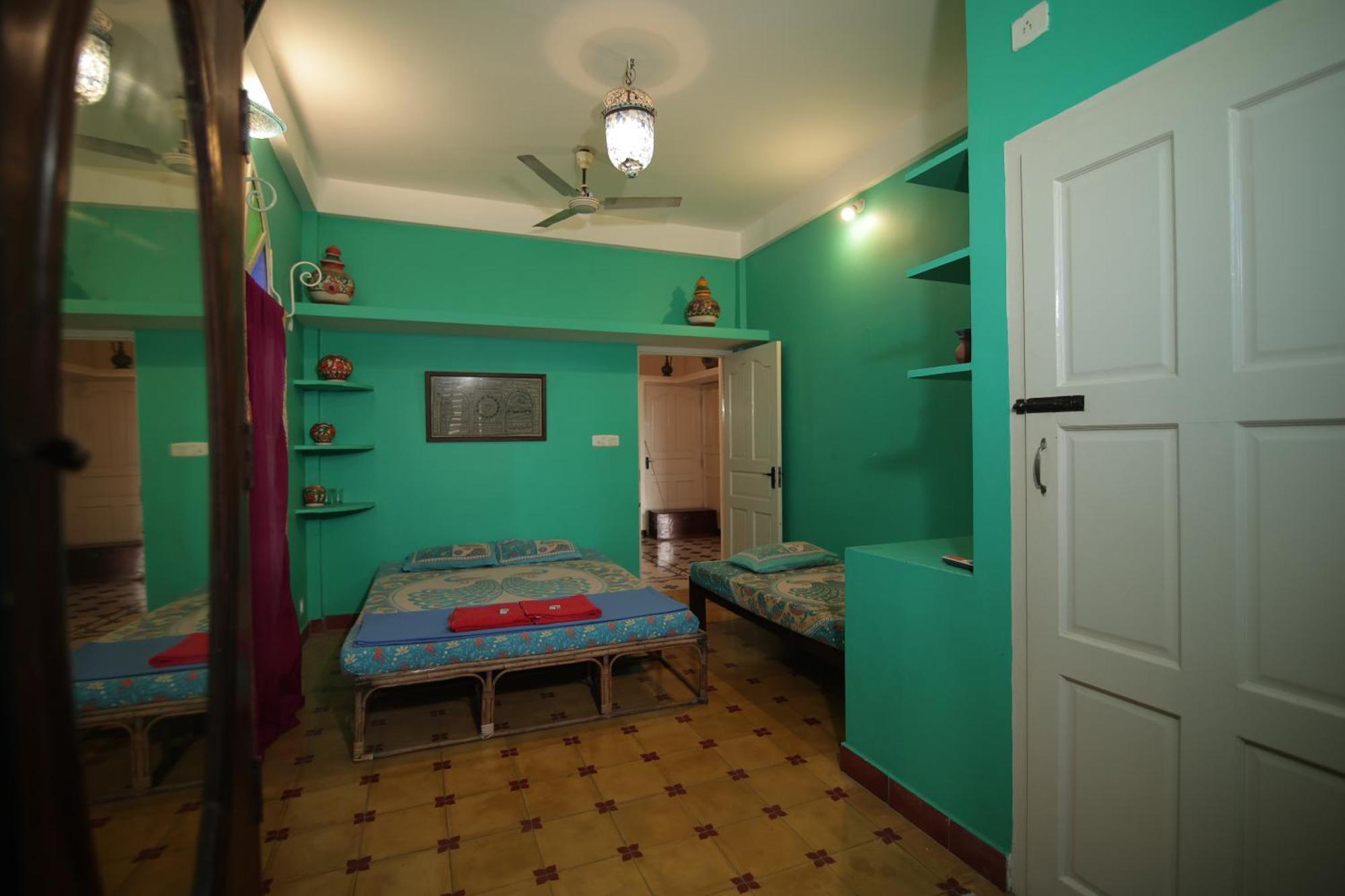 Holi-Wood Guesthouse Pondicherry Exterior foto
