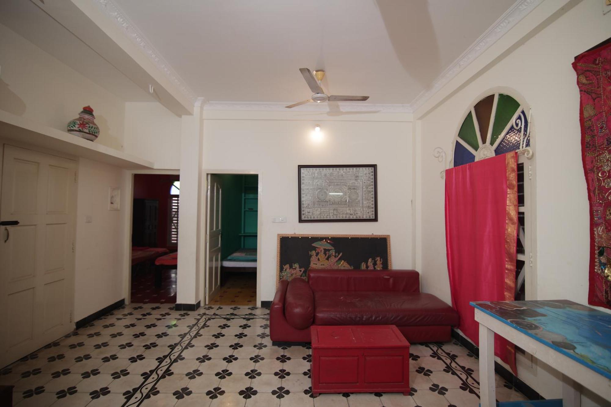 Holi-Wood Guesthouse Pondicherry Exterior foto