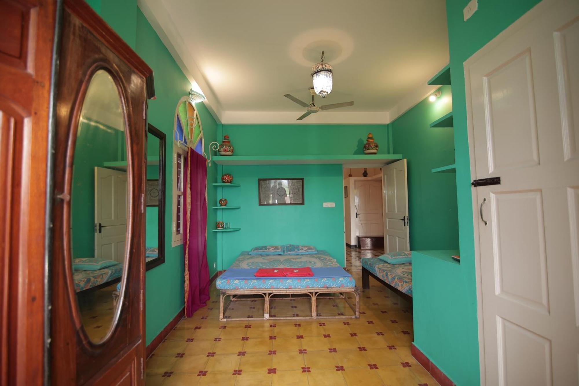 Holi-Wood Guesthouse Pondicherry Exterior foto