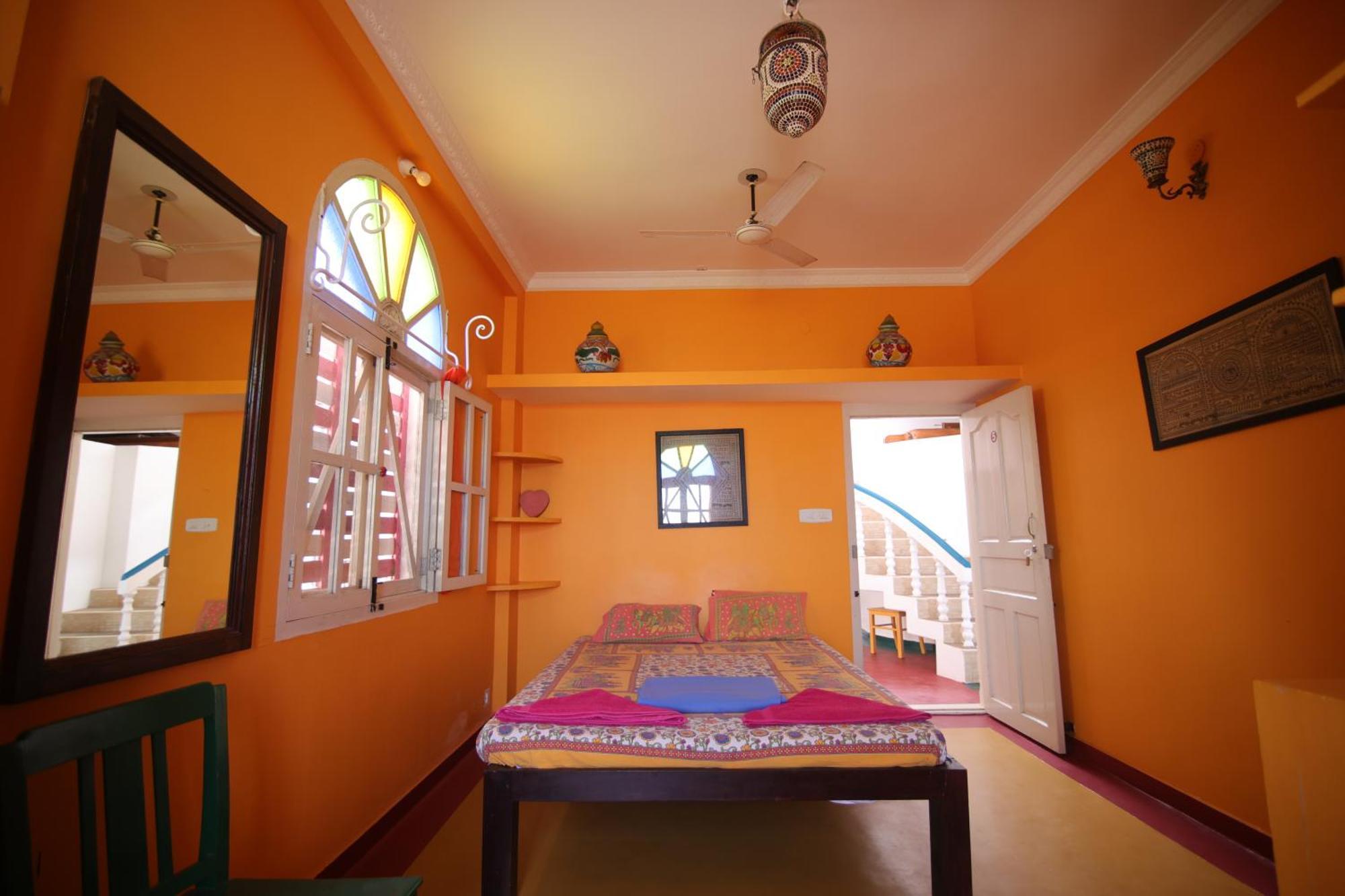 Holi-Wood Guesthouse Pondicherry Exterior foto